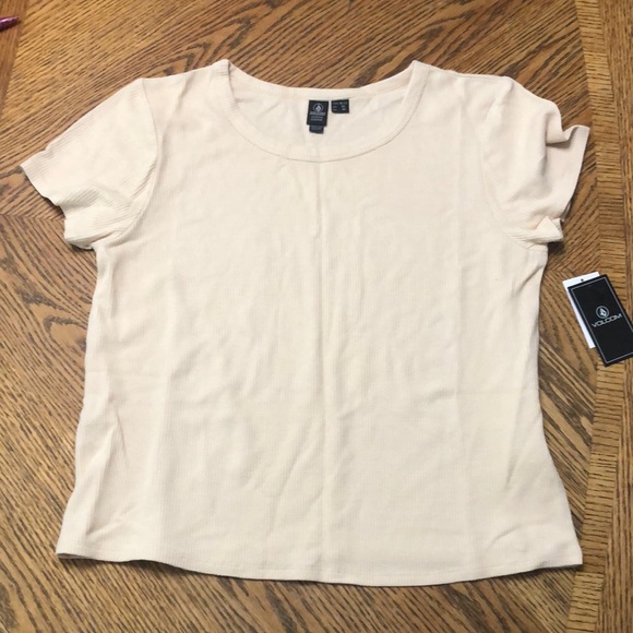 Volcom lived in lounge - Picture 1 of 4